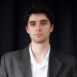 Analista de sistemas,Administrador de Empresas.
