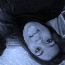 Sou sempre eu, lutando contra mim, pra me proteger. Não me entendo, não me explico, não me questiono. Eu me cuidando, me amando, me fazendo feliz.   ! ❥
