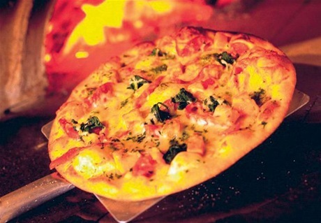 BELARMINOS PIZZAS & DRINKS
PIZZAS DELGADITAS EN HORNO DE LEÑA Y BEBIDAS PREPARADAS