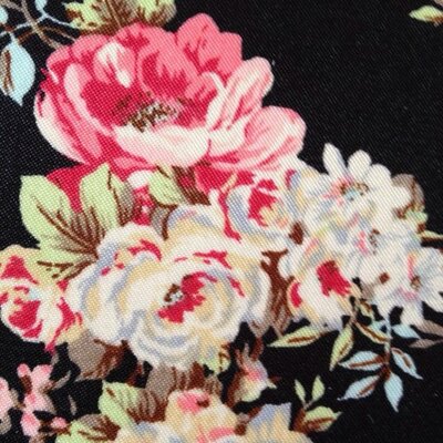 ピンクローズ イトーヨーカドーとaaaのコラボ毛布がきた 寒いから 今日は暖かく寝られそう ゚ヽ O ノ゚