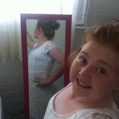 Heyy my name is charissa i love music, one direction, beach, ukulele and COWS!!!