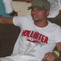 - Feliz, Ousado&Servo de #DEUS, agente é conectado com #DEUS, Agarre com Força o que te faz FELIZ e deixe todo resto voar ! Tamo Junto. Obg Senhor !