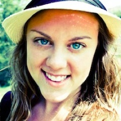 ColegroveLauren's profile picture. I drove to New York in the van, with my friend. We slept in parking lots. I don't mind, I don't mind.