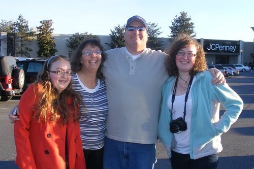 LoriorLoisLane's profile picture. A stay at home mom who sometimes subs at the school system when the teachers need to be away from school..