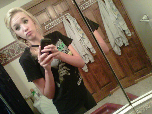 EmilyNickerson4's profile picture. Follow me , &i'll follow back ;3