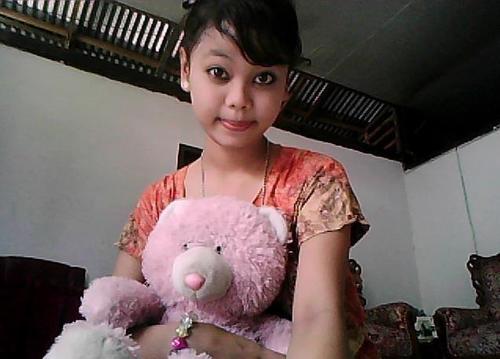 -ramah
-imooet
-maniezt
-setia
-paling gak suka ama cwok cuek
-syang sm ortu