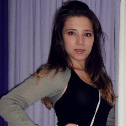 DifícilDeEntenderMaisAindaDeExplicar.SouMuitasEm UmaSó,UmaContradição,UmaPessoaComplicada,Porém PerfeitaEntreQualidadesEDefeitosAosQuaisVocêNuunca Entendera'-'