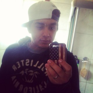 Estudante de Diteito. Piloto de Kart, Canceriano, Simpático, #Ousado, 18anos, dono do :  @girlperversa @FideIidades
