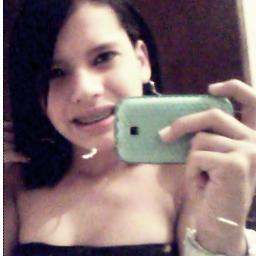 Menina meiga ,timida, sonhadora e que corre atras do seu sonho por mais impossivel que eles forem, E que adora novas amizades ♥