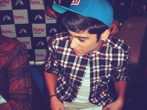 Directioner and Belieber, it is possible :), 
Carly Rae follows, Christian Beadles follows :), 0/5 (1D), 0/5 (Janoskians), 0/1 (Bieber)