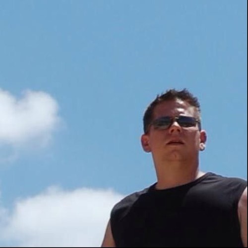 Technology Fan | Love to travel between the beach & desert | Open networker | Love a good Challenge