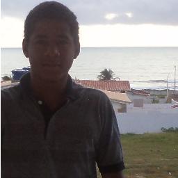 Uns correm atrás de pessoas. Outros correm atrás de futilidades. E eu? Corro atrás de ser feliz. Pra mim, basta. SEGUE-ME ? (: