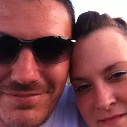 football fanatic i live with my girlfriend i like to keep fit by playing football and going gym enjoy going out with mates want to know more just ask