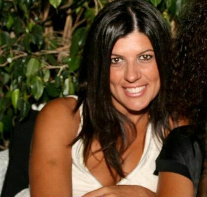 Babilonia975's profile picture. Diseñadora Gráfica, Community Manager y Empresaria (sector publicidad). Apasionada de la moda, la música, y mil cosas más..