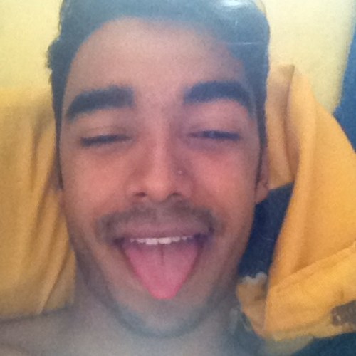 Eu sou assim, gosto da bagunça e da zueira, ninguém me tira esse sorriso do rosto, e se um dia me ver caído, não se preocupe Deus me ajuda a levantar . . . ;D