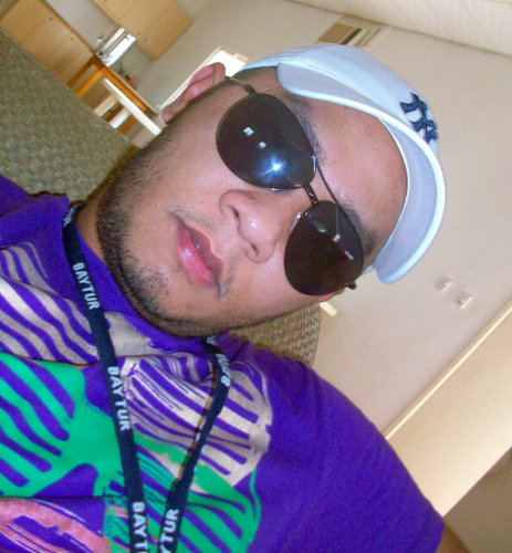 opoy30's profile picture. Simple and friendly