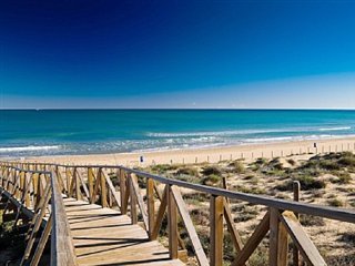 algorfarealesta's profile picture. Estate agent on the Costa Blanca and Costa Calida with 4 offices.