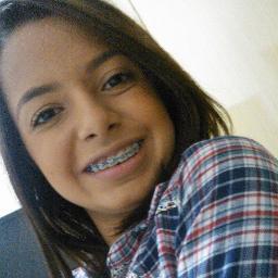 16 anos , geminiana , natural de Patos e moro em Diamante.De bem com a família e os amigos , e só ;)