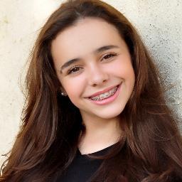 * Soou uma menina de altos sonhos, que ama a vida e deseja apenas ser feliz ... Sonhoo com o futuro , e amo somente a uma pessoa ! ♥♥
