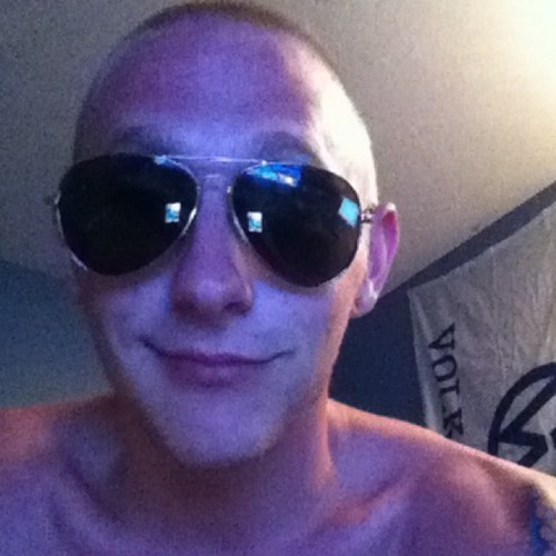 Andyvr6's profile picture. :)