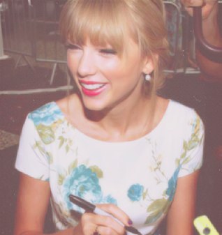 my name is ell, and I really do adore taylor from her first starting out at being 17  dedication!!!!!