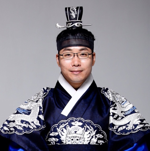 @Doha, Qatar /#칭찬당 당주(http://t.co/xvJR4tTTsE) /'인맥특강(서울경제경영,'10.5월출간)' 저자(공저) /'79/181/Piano/Idea/Design /Swim/Friends