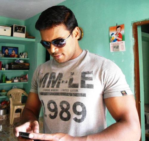 ഞാൻ ഒരു ഭീകര
സംഭവമല്ലെങ്കിലും ഭയാനക സംഫവമല്ല...!!

അഹങ്കാരം കൊണ്ടു
പറയുവല്ല ഞാന് കൊള്ളാം...