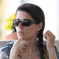 hey there my name is neve campbell and i am the real neve