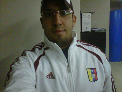 vinotinto y uamista de puro corazon amo al futbol a mi familia y amigos !!!
