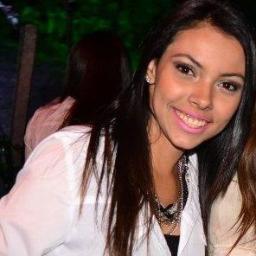 ``Não me julgue, você sabe o meu nome, não minha história.´´