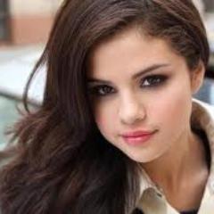 @selenagomez quer saber o quanto eu te amo ? multiplique as estrelas do céu pelas gotas do oceano = soma da quantidade d ar da terra vezes 8[deitado]
I LOVE U
