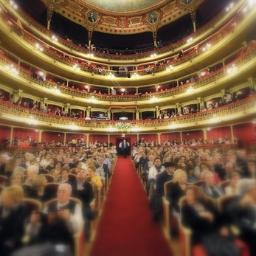 Para salvar el Teatro... pasa por taquilla. 
Reunión de murcianos amantes del Teatro. ( Foto de @joaquinzamora61 )