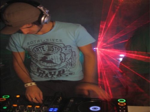 A hardcore DJ based in the NorthEast :)
