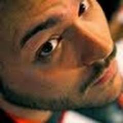 Enginyer informàtic per casualitats de la vida, comunista per obligació i precari per vocació. Orgullosament noubarrienc.