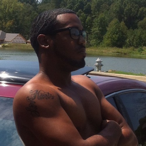 nomorelove80's profile picture. Keeping Ben Frank in a headlock..