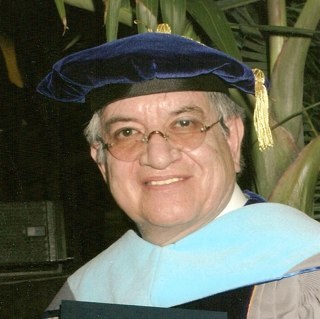 Profesor Titular Jubilado de la UNET. Ex Rector (2000-2004). Universidad es pluralidad, en ella no hay espacio para el pensamiento único.