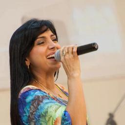 sou apenas uma fã da @eyshila1,e estou aqui para compartilhar as frases dela..hehe..bjos.que Deus abençõe todos vcs!!
Moderadora @NandaLimaDuarte
