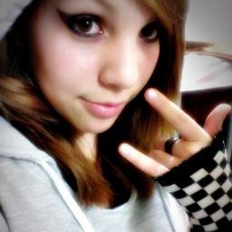 #Ele: já superou? #Ela: não #Ele: mais você está sorrindo #Ela: é habito #Ele: sorrir? #Ela: fingir.