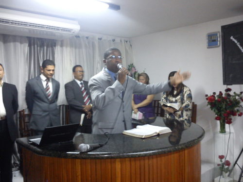 pastor da missão pentecostal assembleia de Deus,formado em teologia e presidente do campo em  garanhuns-pe