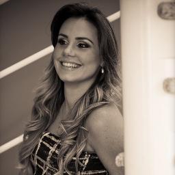 A alma é uma borboleta...
há um instante em que uma voz nos diz
que chegou o momento de uma grande metamorfose...