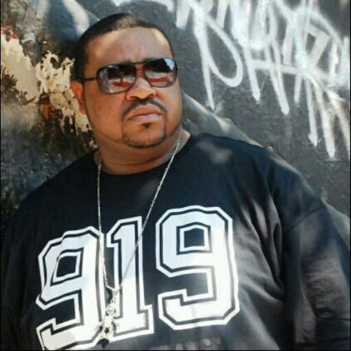 I am JUAN RICHARDSON of M.O.I. Photography & host of ROAD TRIPPIN with JUAN!