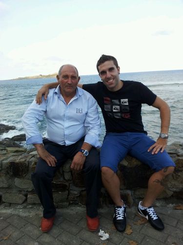 entrenador de futbol N3- actualmente en el senior de la S.D.Retuerto Sport
(Unión Sport,Leioa B, Retuerto, Ortuella,
Somorrostro) 
Vaya droga esto del futbol!!!