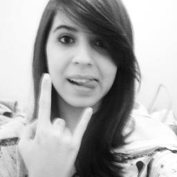 Leticia Prado, 16 anos. As pessoas, a todo instante, nos dizem quem são. Basta a gente abrir bem os olhos e os ouvidos.