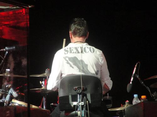 Me encanta el Rock and Roll, mi banda favorita es de Irlanda y le llaman U2 siganme!!!