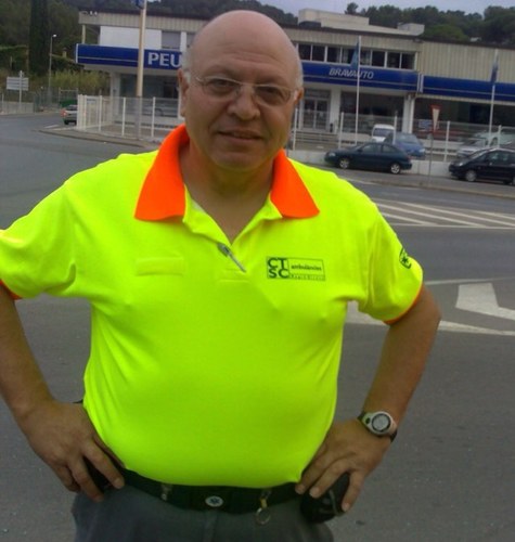 Ambulanciero y con mucho orgullo de serlo amen de amar a mi profesión.