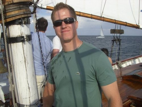 bbennet3's profile picture. Washed up hockey player / ILL alum / indie rock fan / snow skier