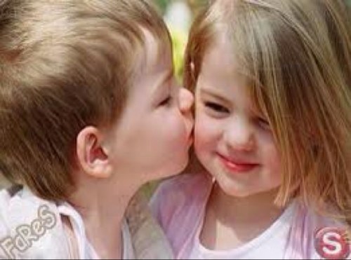اريد فقط عدد كبير من الفلورز ( الخاص مسموح لاهل السعودية ) ارتوت لتغريداتكم فقط ارسلها.