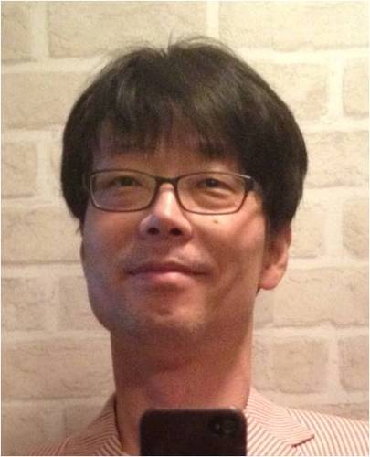 가다가 본 것을 오다가 또 보는 넘. 바닷가에 모래성을 쌓다가 파도가 밀려오기 전에 발로 차버리는 넘 Laughing Stone(웃는 돌) 블로그 https://t.co/KQpuujxW7K 페북 https://t.co/9XNmgCqtRw