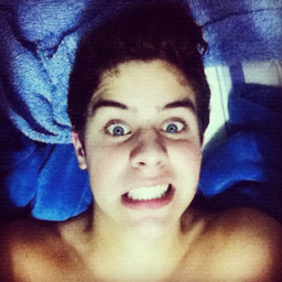 Eai galera, me chamo Mauricio, tenho 16 anos. Gosto de praia, surf, e musica. Também tenho um tumblr - http://t.co/AWUpmcCQak