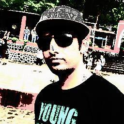 Rock Music lover, Fun Loving, Chelsea Fan, Tech Geek, Day dreamer & a Online Marketeer. Hates Posers & Wannabes